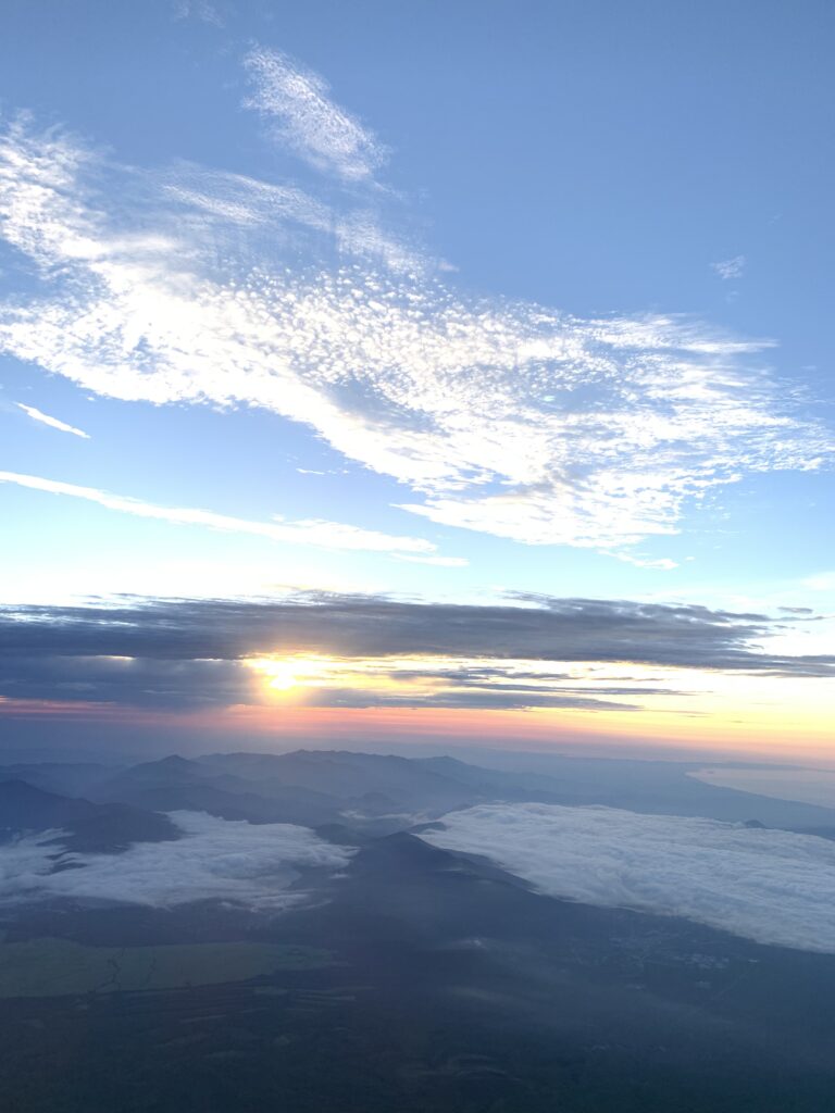 朝焼けと雲海